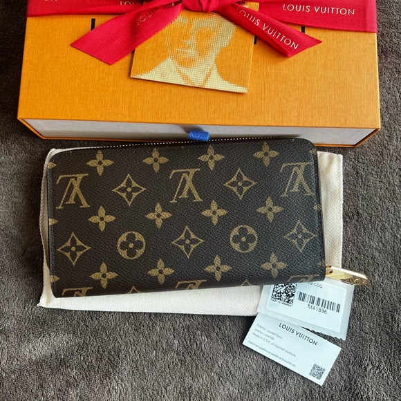 LOUIS VUITTON MONOGRAM ZIPPY WALLET LONG - Picture 3 of 14